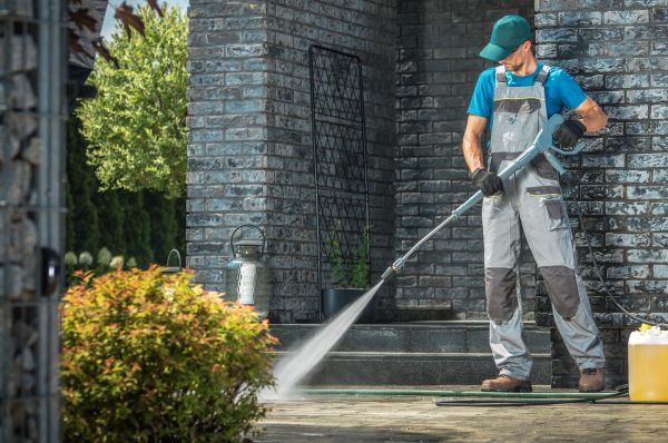 Outside House Cleaning in Maryville